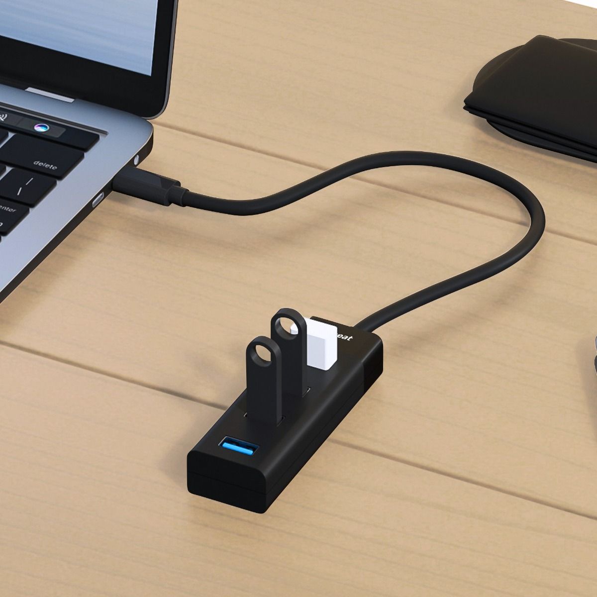 4-Port USB-C Hub with USB-C DC Port