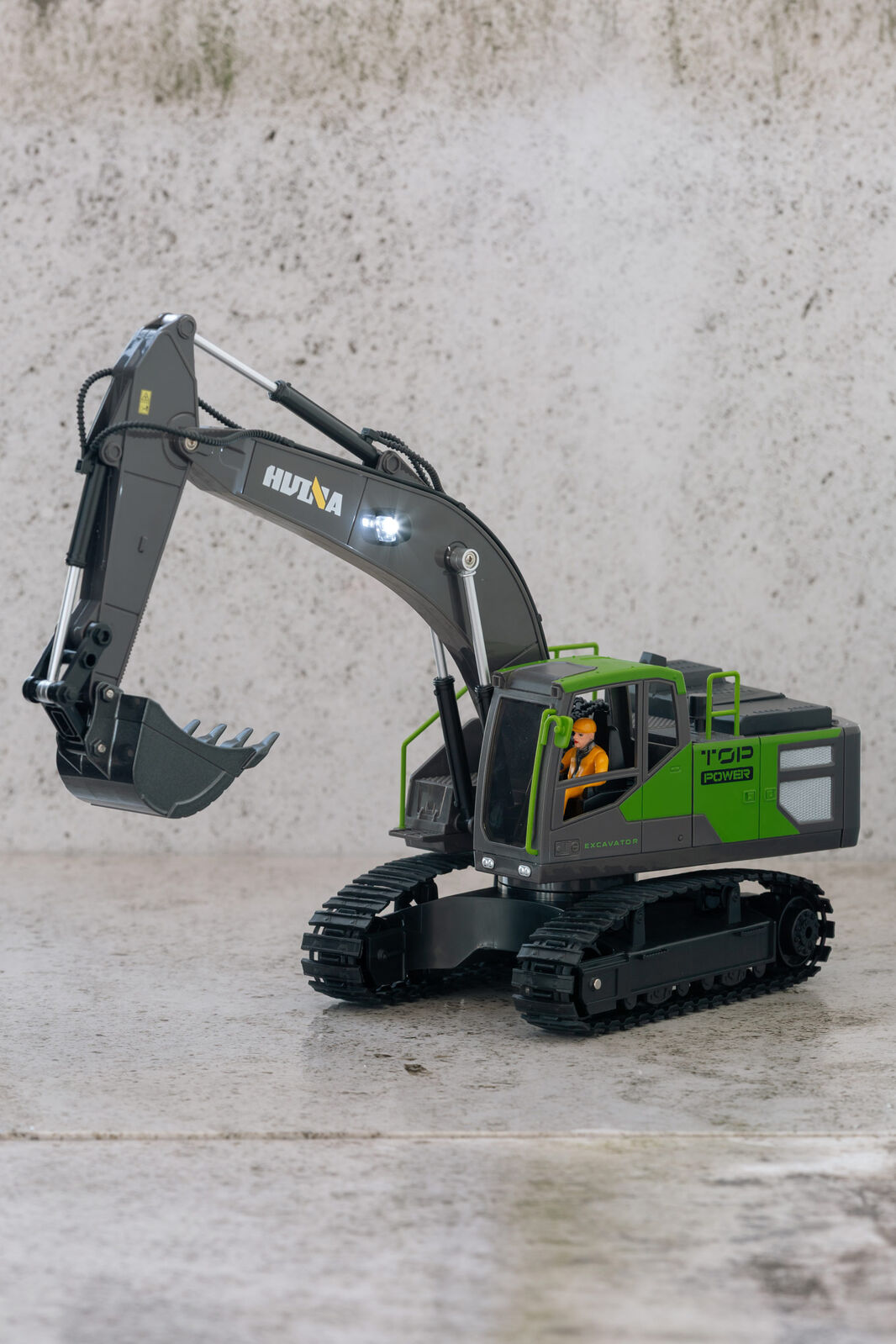 1:18 Scale 13-Channel Alloy Remote Control Excavator